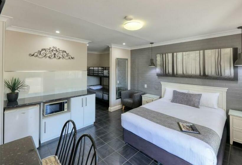 اتاق خانوادگی, Country Leisure Motor Inn