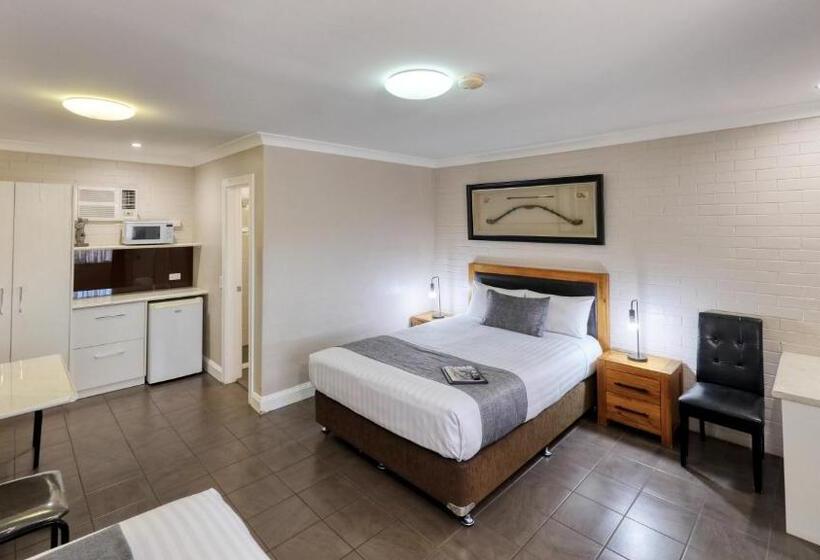 اتاق اجرایی, Country Leisure Motor Inn