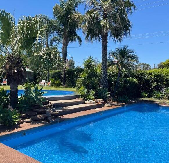 استودیوی استاندارد, Country Leisure Motor Inn