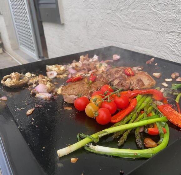 استودیوی استاندارد, Country Leisure Motor Inn