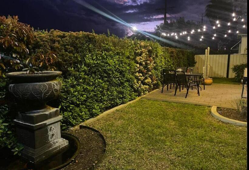 استودیوی استاندارد, Country Leisure Motor Inn