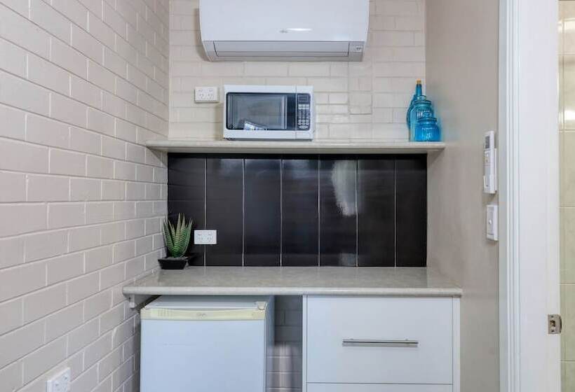 اتاق خانوادگی, Country Leisure Motor Inn