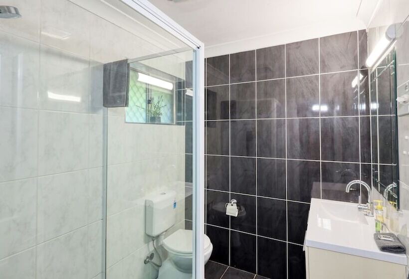 اتاق خانوادگی, Country Leisure Motor Inn