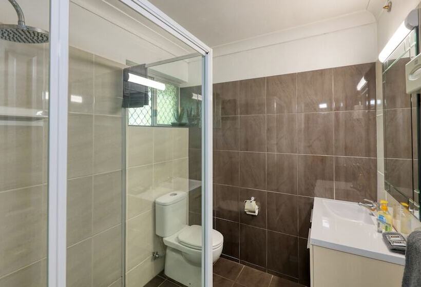 اتاق اجرایی, Country Leisure Motor Inn