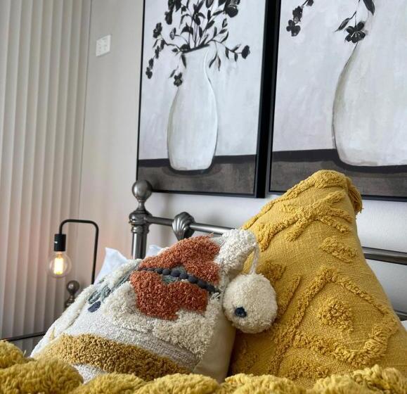 استودیوی استاندارد, Country Leisure Motor Inn