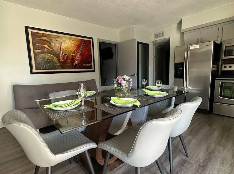 家庭公寓, Sheridan Suites Apartments