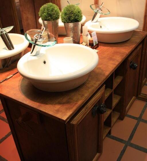 ファミリールーム, Victoria Manor