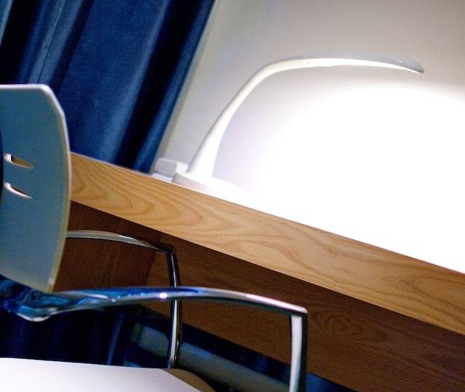 Junior Suite, Lyz Business