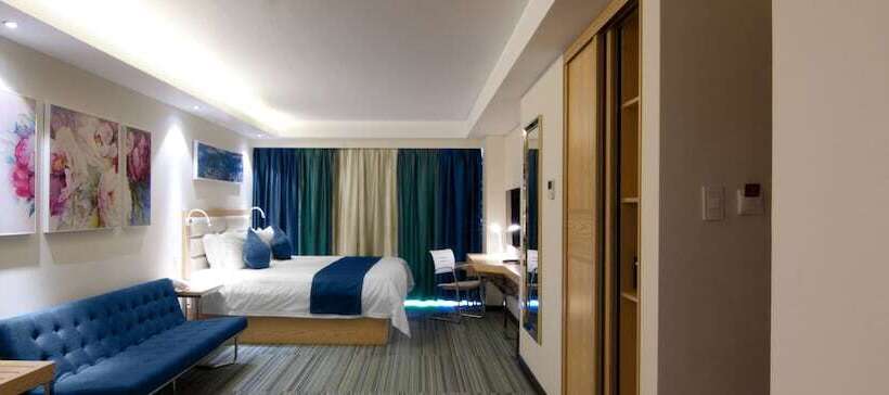 Junior Suite, Lyz Business