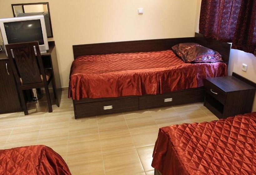 חדר סטנדרט לשלושה, Diplomat Park