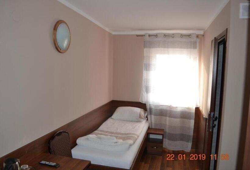 スタンダードシングルルーム, Ik Karter