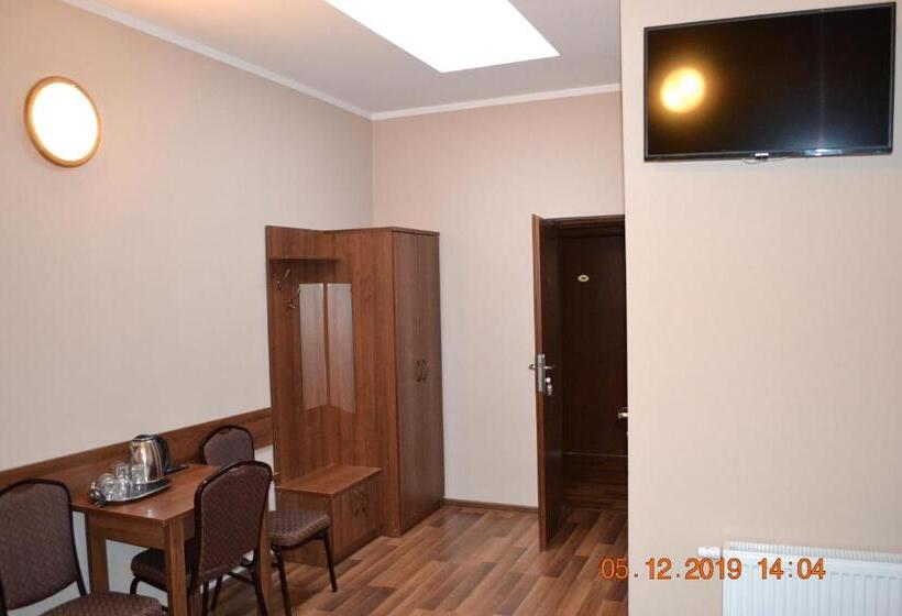 スタンダードトリプルルーム, Ik Karter