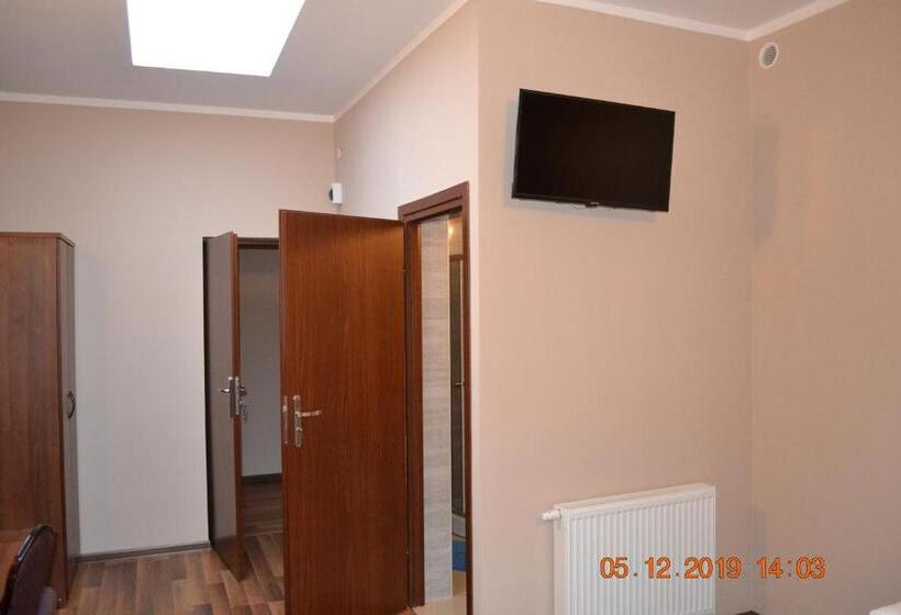 スタンダードトリプルルーム, Ik Karter