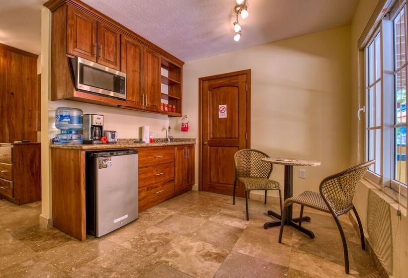 سوئیت با تخت بزرگ, Caribe Tesoro