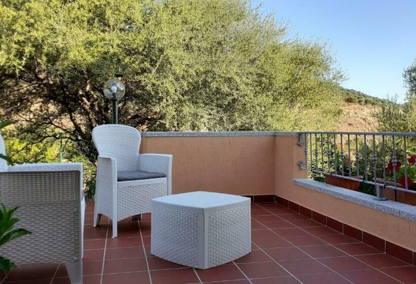 اتاق استاندارد با تراس, Li Muntigeddi