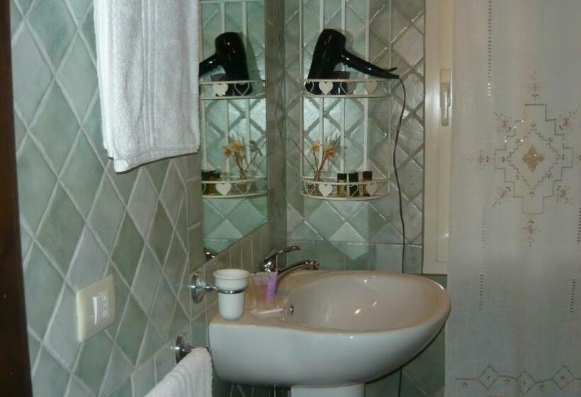 اتاق استاندارد با تراس, Li Muntigeddi