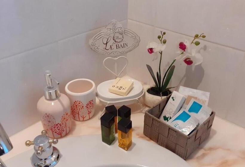 اتاق استاندارد با تراس, Li Muntigeddi