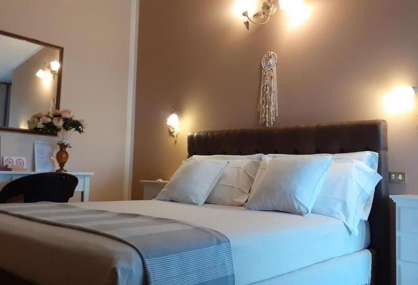 اتاق لوکس با بالکن و چشمانداز دریا, Li Muntigeddi