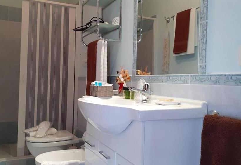 اتاق لوکس با بالکن و چشمانداز دریا, Li Muntigeddi