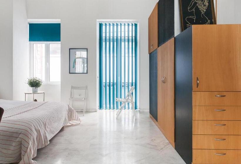 Superior studio with balcony, Concierge Downtown