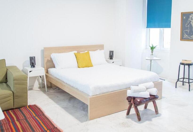 Superior studio with balcony, Concierge Downtown