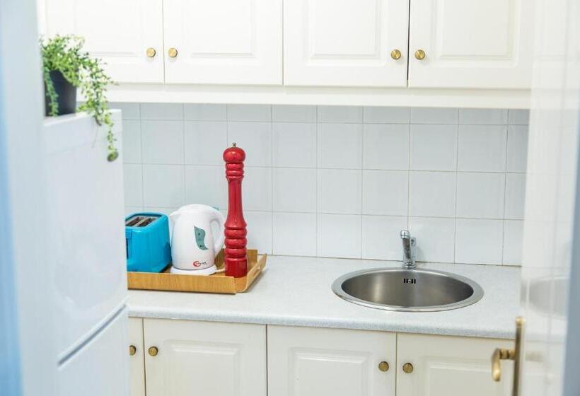 Superior studio with balcony, Concierge Downtown