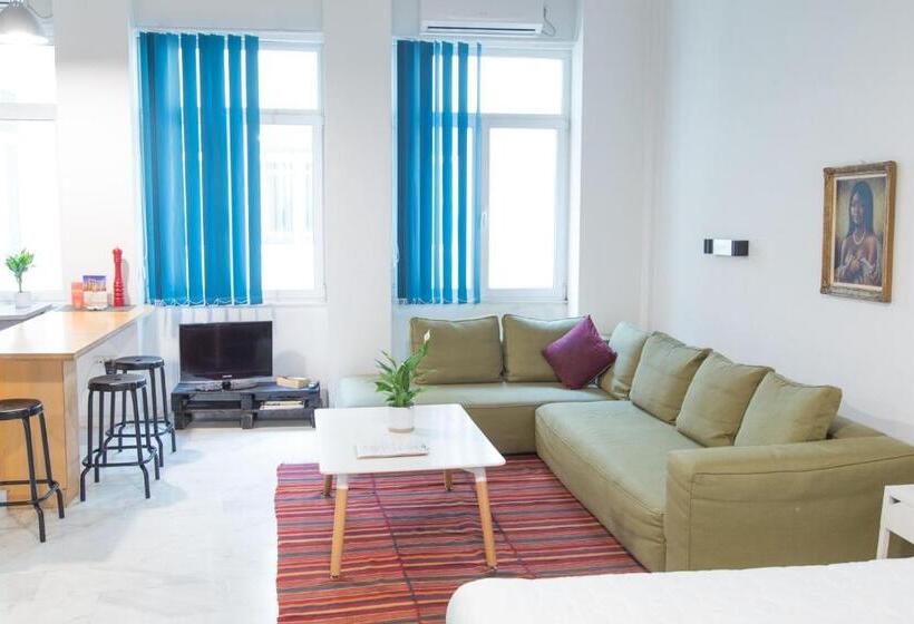 Superior studio with balcony, Concierge Downtown