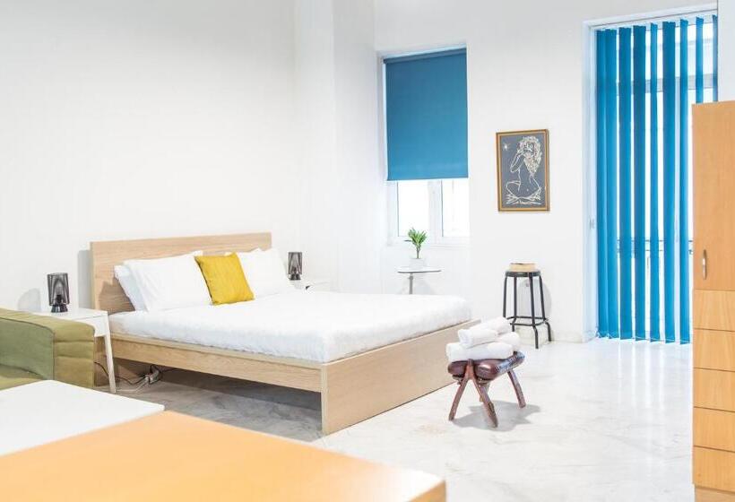 Superior studio with balcony, Concierge Downtown