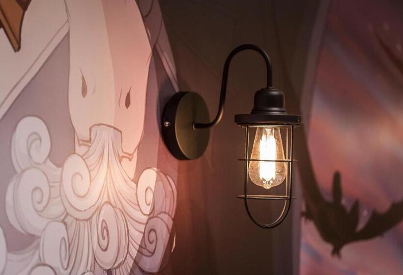 اتاق سوپریور, The Young