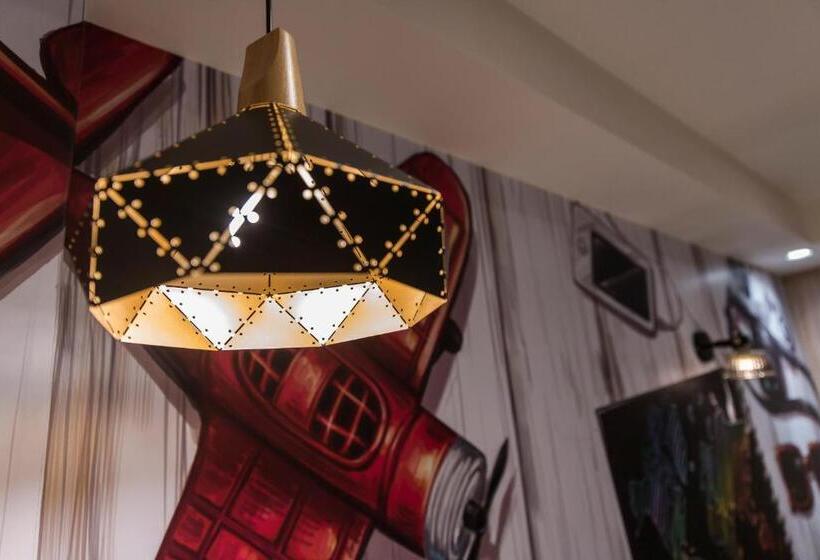 اتاق سوپریور, The Young