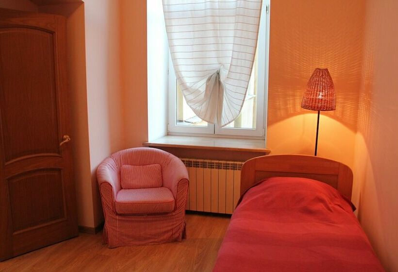 标准单人间, Randhouse