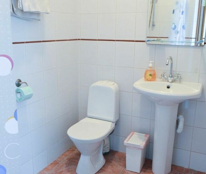 标准单人间, Randhouse