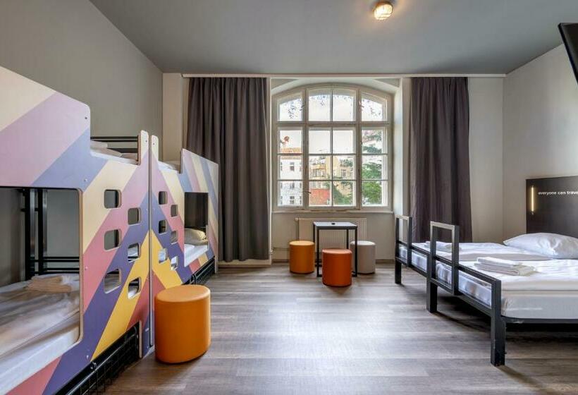 اتاق خانوادگی, a&o Berlin Friedrichshain