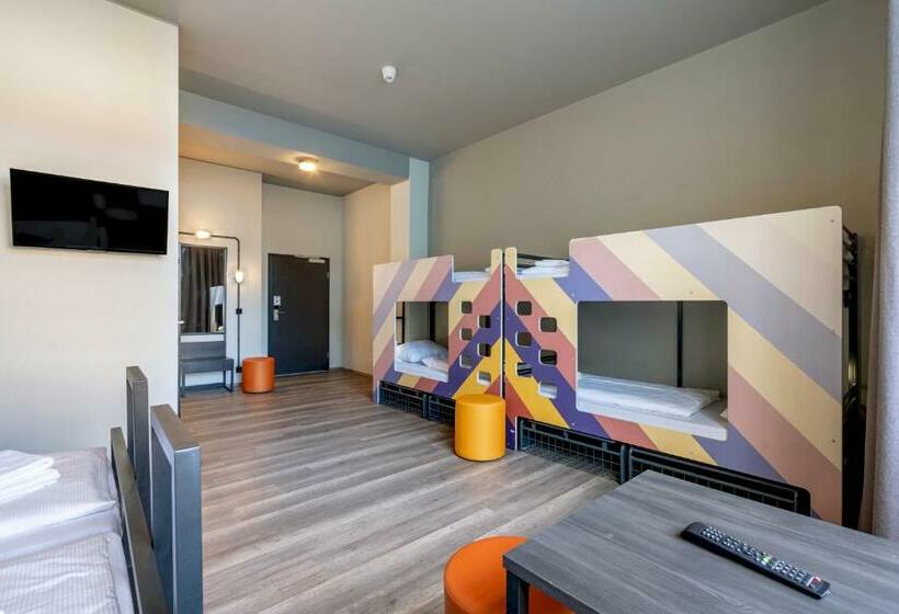 اتاق خانوادگی, a&o Berlin Friedrichshain