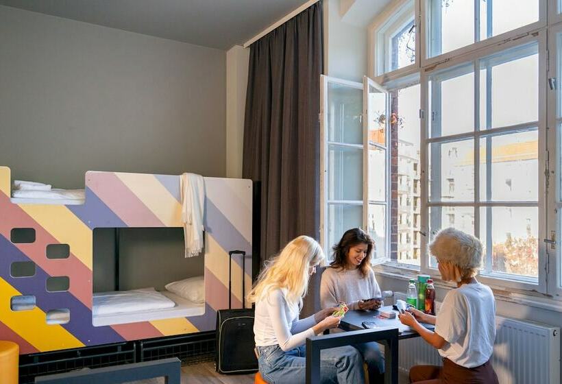 تختخواب در اتاق مشترک, a&o Berlin Friedrichshain