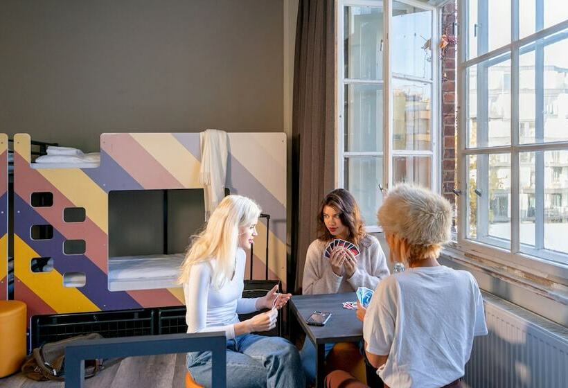 تختخواب در اتاق مشترک, a&o Berlin Friedrichshain