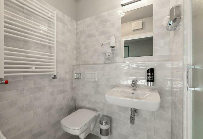 اتاق استاندارد سه نفره, a&o Berlin Friedrichshain