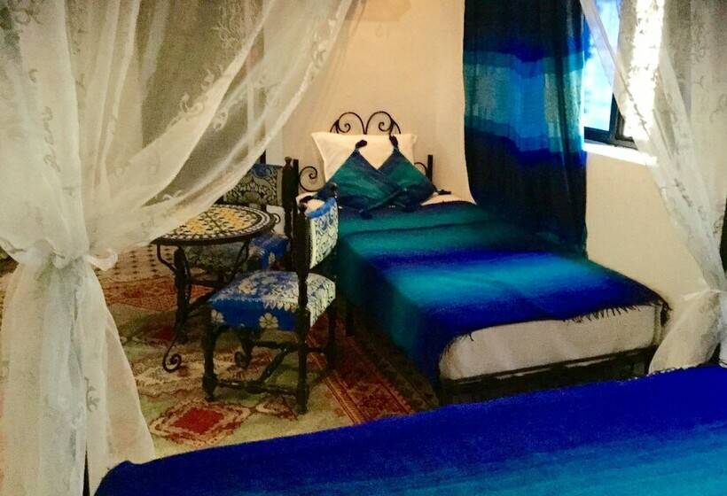 标准三人间, Dar Hafsa