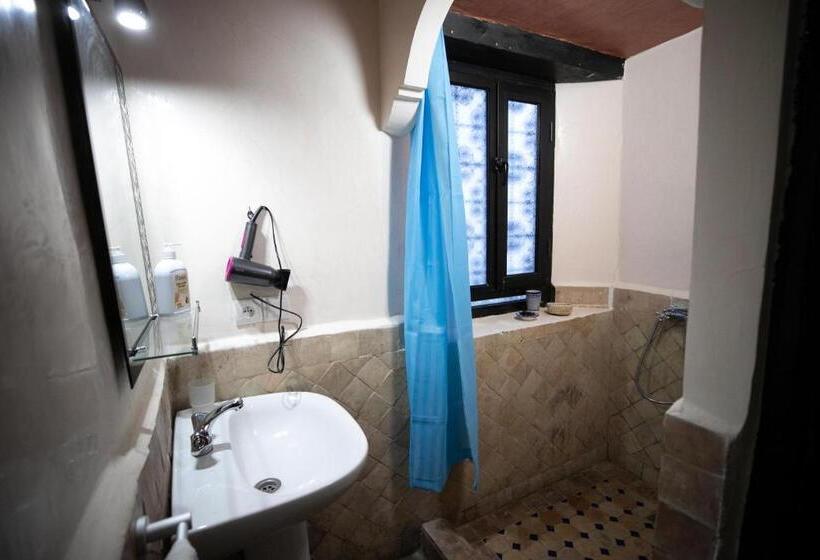 标准三人间, Dar Hafsa