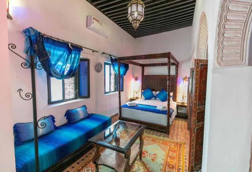 标准三人间, Dar Hafsa