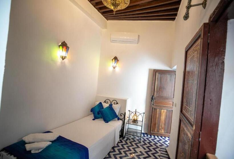 标准单人间, Dar Hafsa