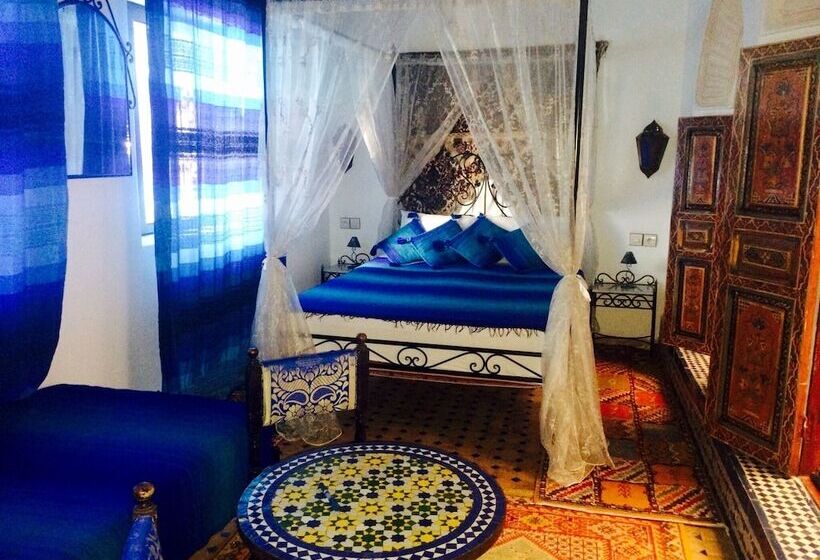 标准三人间, Dar Hafsa