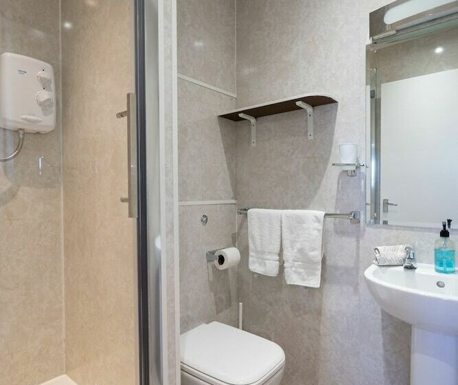 اتاق استاندارد سه نفره, Kingsley Guest House