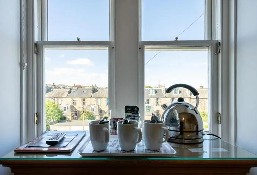 اتاق استاندارد سه نفره, Kingsley Guest House
