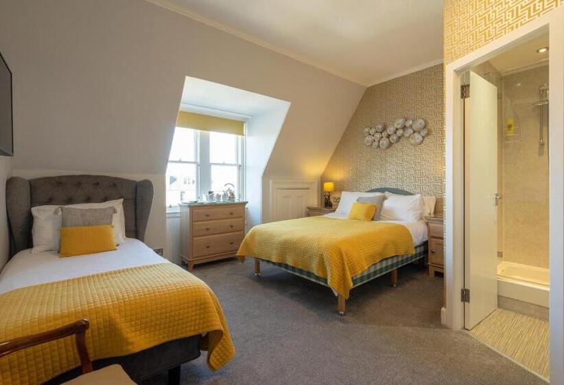 اتاق استاندارد سه نفره, Kingsley Guest House