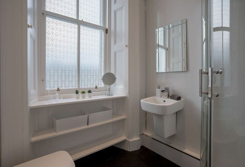 اتاق استاندارد یک نفره, Kingsley Guest House