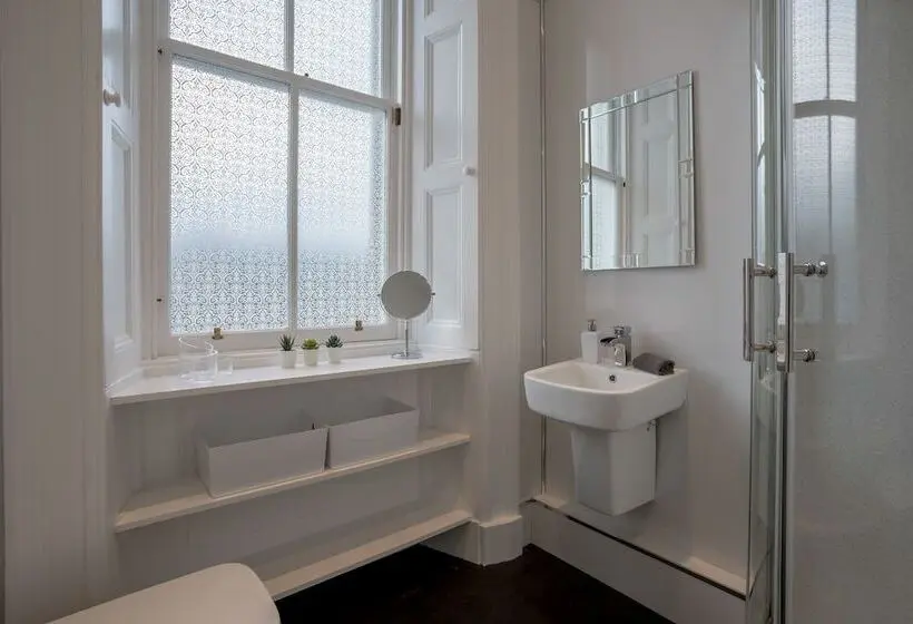 اتاق استاندارد یک نفره, Kingsley Guest House