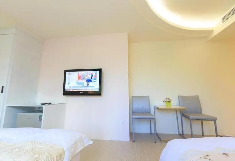 Bed in Shared Room with Shared Bathroom, Travel Young