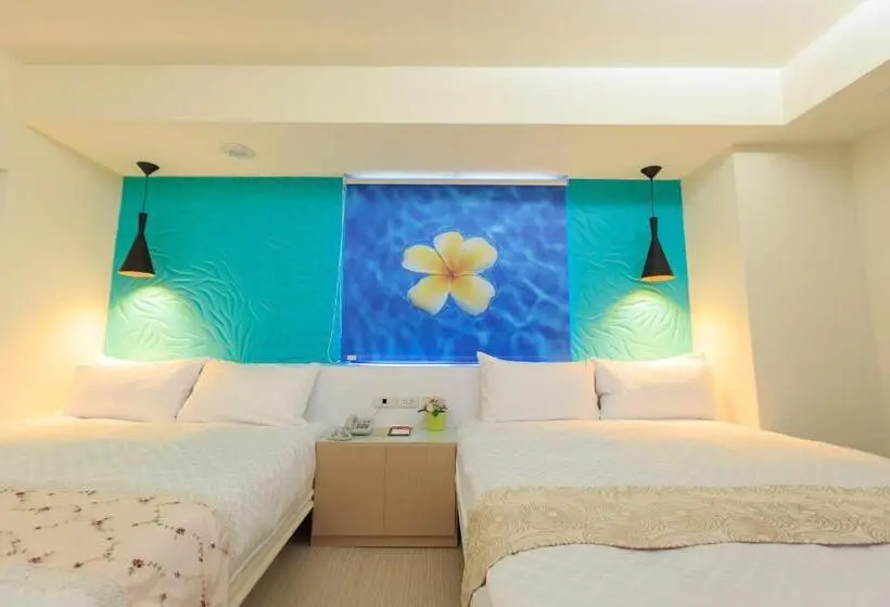 Bed in Shared Room with Shared Bathroom, Travel Young
