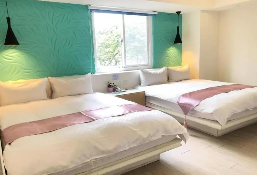 Bed in Shared Room with Shared Bathroom, Travel Young
